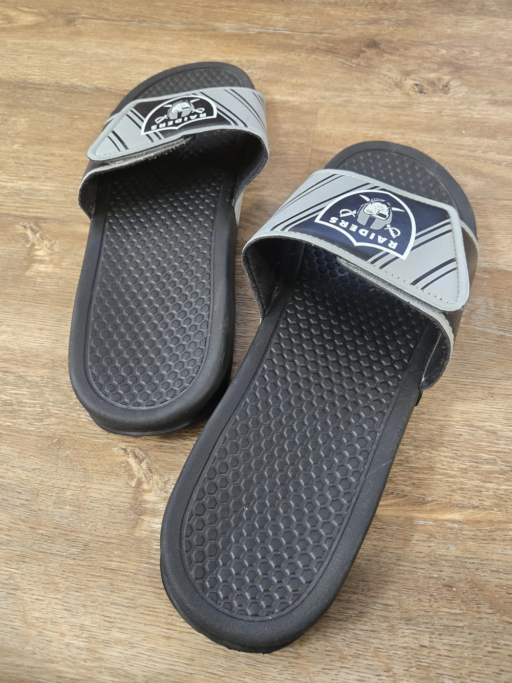 NFL Men's Raiders Black & Gray Slide Sandals